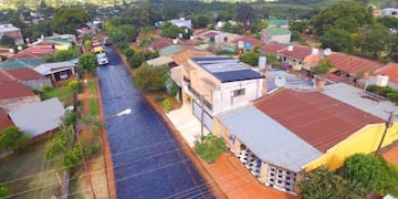 El asfaltado sobre empedrado fue un compromiso del Gobernador de Misiones con la comunidad de San Vicente.