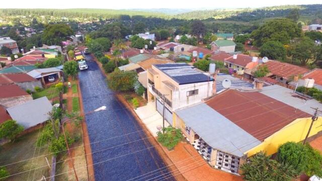 El asfaltado sobre empedrado fue un compromiso del Gobernador de Misiones con la comunidad de San Vicente.