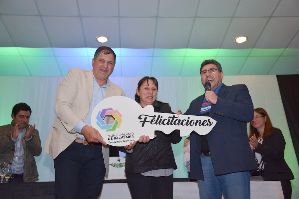 En la gestión de Mendez entregó 29 viviendas semilla.