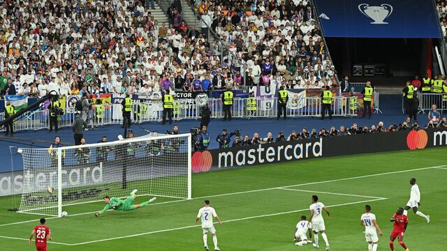 Courtois salvó al Real Madrid del 1-0 del Liverpool.