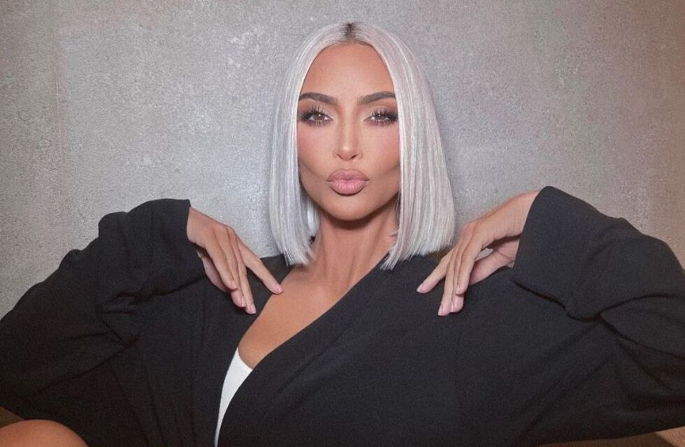 Kim Kardashian posó con un look único que se llevó todas las miradas en redes