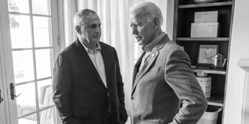 Joe Biden junto a Marc Stanley, el embajador designado para Buenos Aires.
