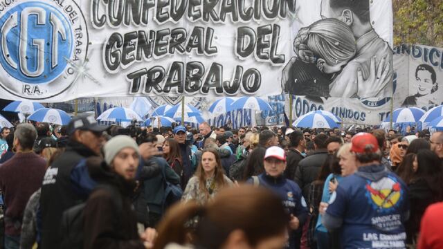 Marcha de la CGT el 1° de mayo contra las políticas de Milei. Foto: Clarín