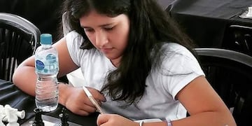 La salteña campeona nacional de ajedrez pide colaboración para participar en un campeonato.
