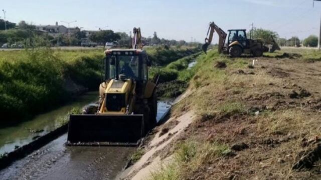 Los residuos provocan grandes problemas a la hora de encarar los trabajos en el canal.
