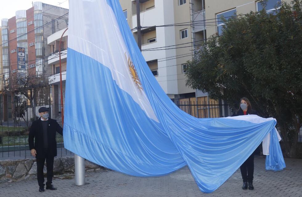 Día de la Bandera en Carlos Paz: el acto oficial en la explanada del Palacio 16 de Julio
