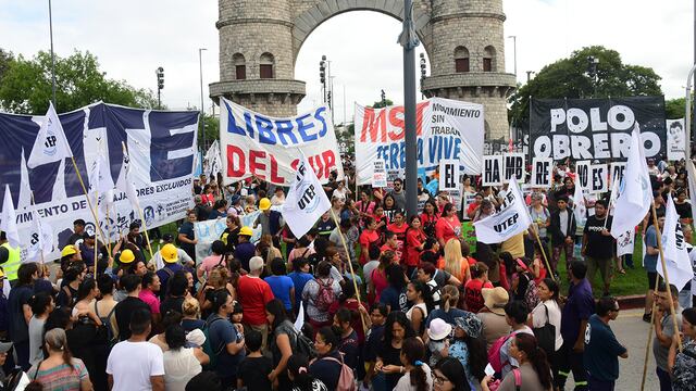 En el Arco de Córdoba, tuvo que intervenir la Justicia para liberar parte de la calle.