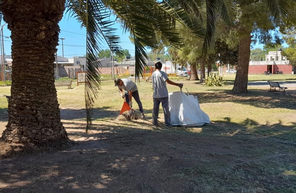 Realizan tares de mantenimiento en plazas y espacios públicos