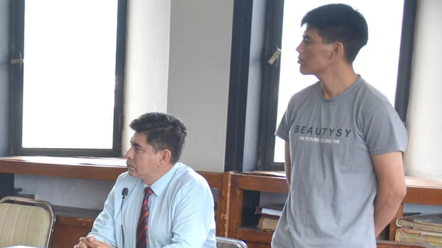 Adrián Ochoa, el femicida de Angelina Gonzales, escucha el fallo de la Justicia que lo condena a prisión perpetua por haber asesinado en mayo pasado a su exnovia Angelina Judith Gonzales, de 15 años.