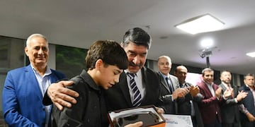 Acevedo distinguió a deportistas.