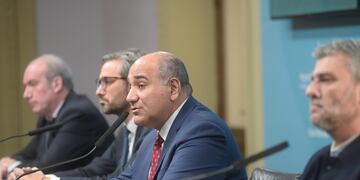 El jefe de gabinete, Juan Manzur, no descartó que haya más cambios en el gobierno.