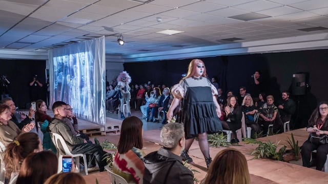 Más de 30 modelos cerraron el programa “Exuvia” con un desfile inclusivo y diverso
