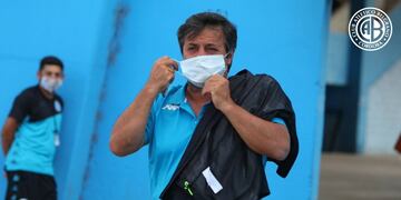 Olave, Artime, Teté, entre otros, con mensajes por la salida del DT.