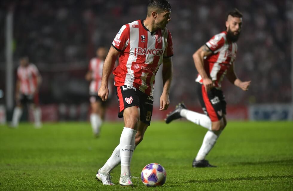 Instituto quedó lejos de la punta y un escalón abajo, por la goleada de San Martín (T)