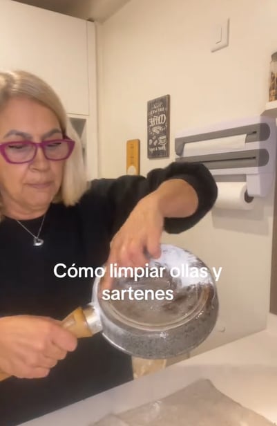 El tip para limpiar las manchas de ollas y sartenes y dejarlas como nuevas