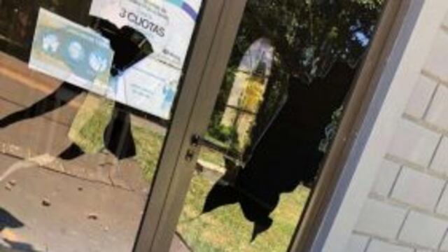 Vándalos atacaron la Colectividad Portuguesa a piedrazos en el Parque de las Naciones en Oberá.