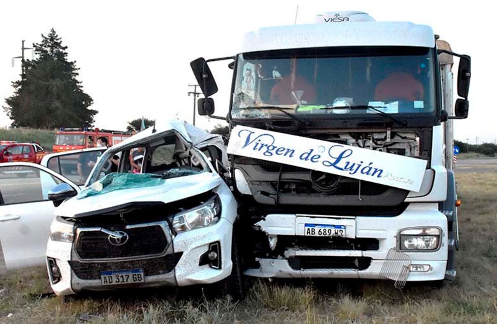Murió el conductor de una camioneta que fue atropellada por un camión al sur de Santa Rosa