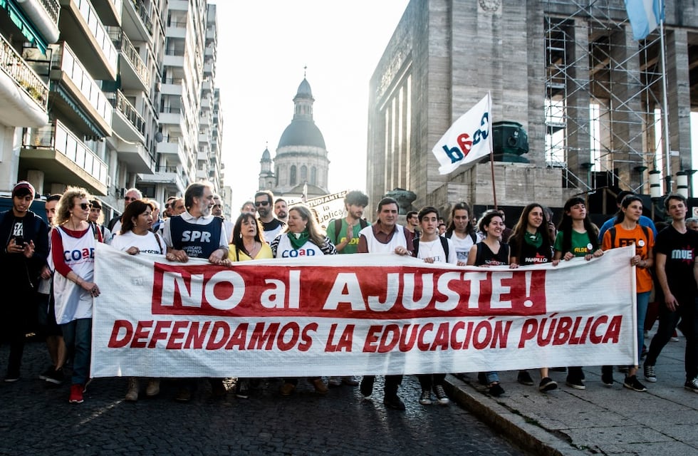 Crisis en universidades nacionales: docentes rosarinos se suman al paro de 48 horas