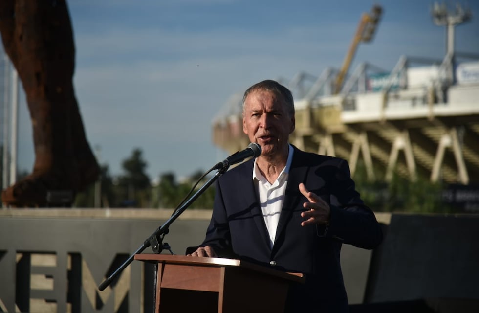 Mundial 2030 en Argentina: Schiaretti ofreció el estadio Kempes y los desopilantes comentarios ya llegaron