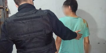 Individuo fue detenido tras agredir a otro con un arma blanca.
