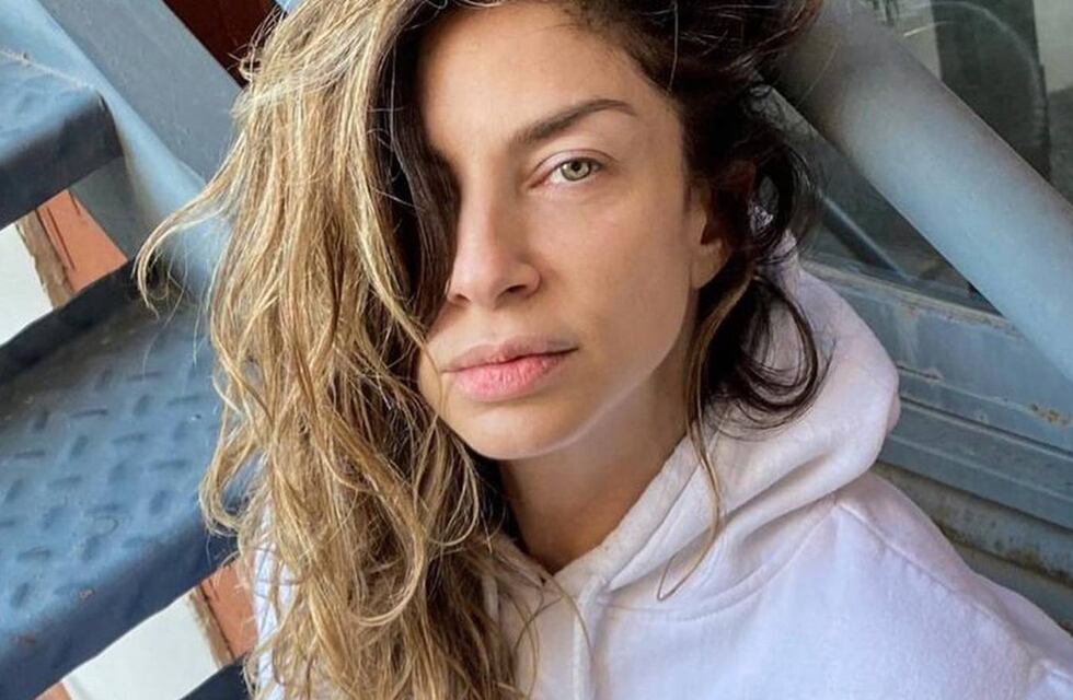 Romina Gaetani posó al natural, sin ropa y entre las sábanas