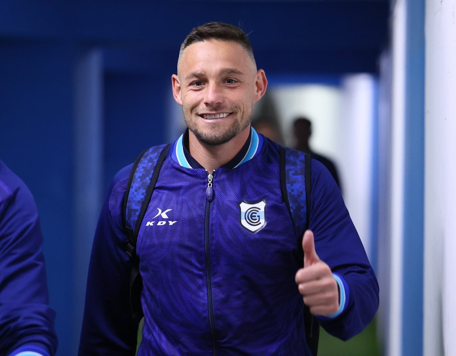 Sebastián Sánchez, un repatriado de la casa, será titular en la zaga debido a la ausencia del capitán Guillermo Cosaro.