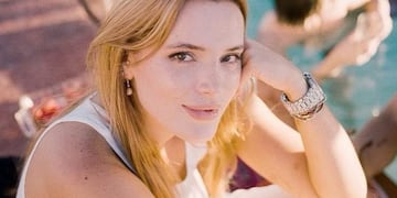 Bella Thorne causó furor en instagram al posar con un vestido escotado