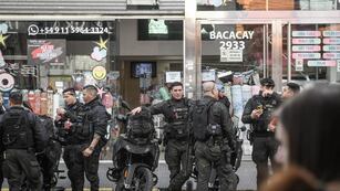 La policía en la zona comercial de Avellaneda y Nazca. Foto Federico Lopez Claro