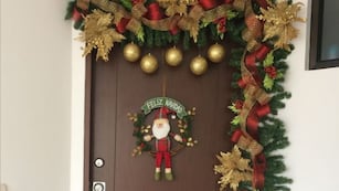 Chau al adorno clásico en las puertas en Navidad: la alternativa fácil y elegante que es tendencia para este 2025