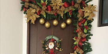 Chau al adorno clásico en las puertas en Navidad: la alternativa fácil y elegante que es tendencia para este 2025