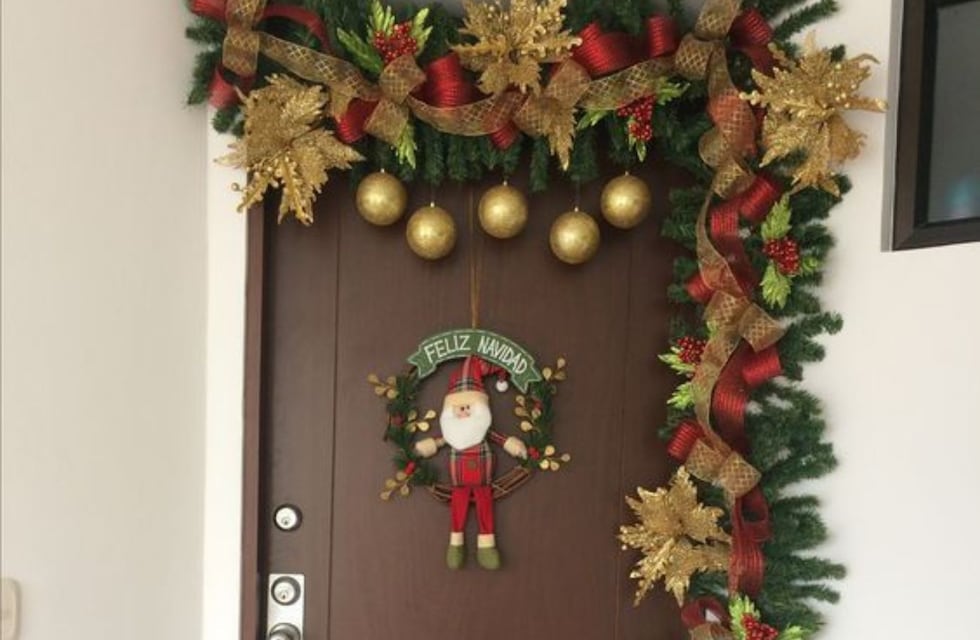 Chau al adorno clásico de la puerta en Navidad: la alternativa fácil y elegante que es tendencia para este 2025