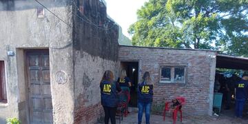 La Agencia de Investigación Criminal (AIC) se hizo cargo del operativo junto con la Guardia Rural Los Pumas.