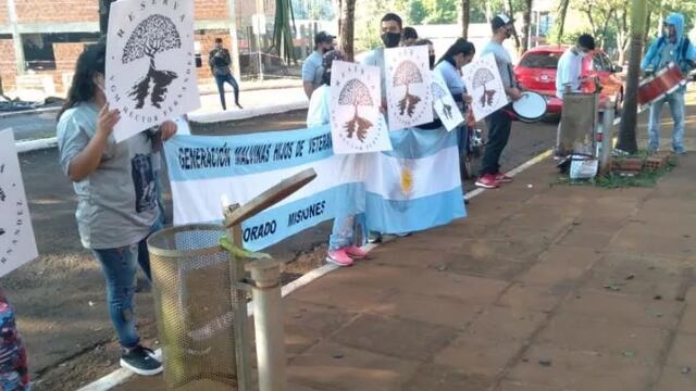 Protesta frente a la municipalidad de San Antonio.