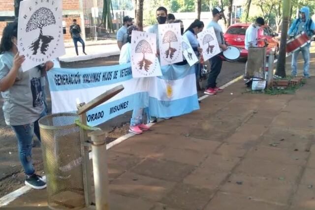 Protesta frente a la municipalidad de San Antonio.