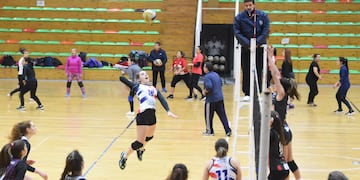 Círculo Policial venció en el partido de ida de semifinal a San Martín de Porras. Y el lunes juegan la revancha.