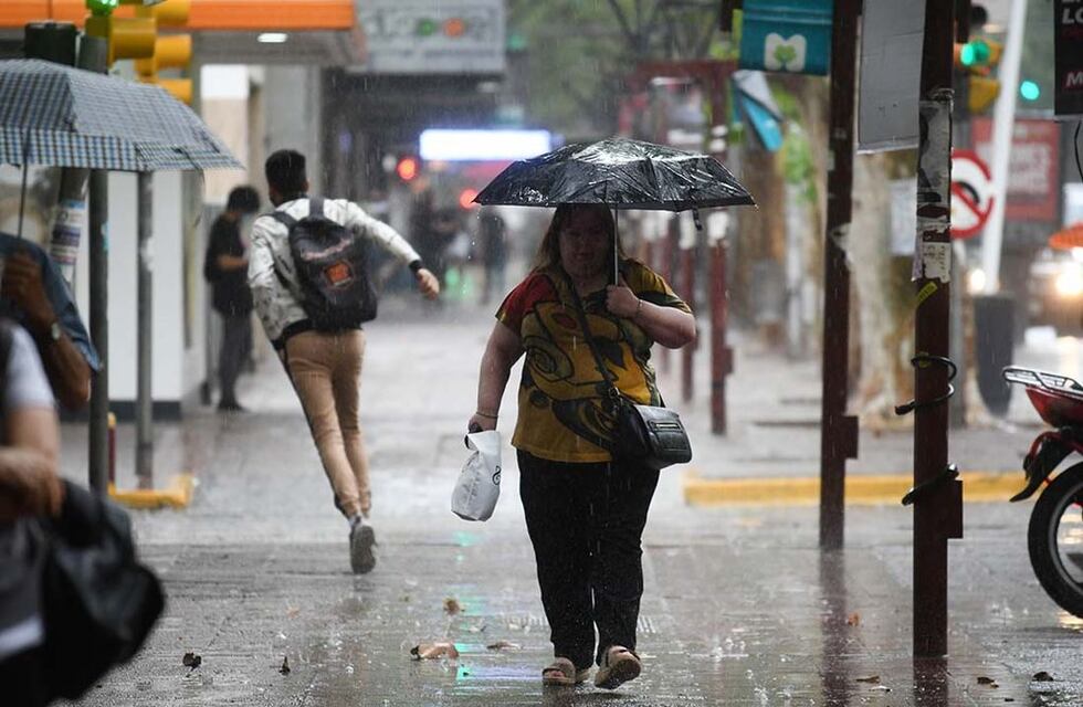 Fuerte tormenta con granizo y mucha agua afectó el sectores del Gran Mendoza