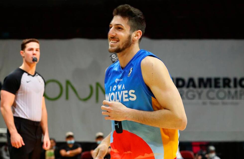 Leandro Bolmaro hizo un buen partido y anotó 15 puntos en la G-League