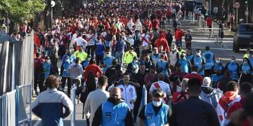 River sancionará a los hinchas que intentaron entrar al estadio sin entrada