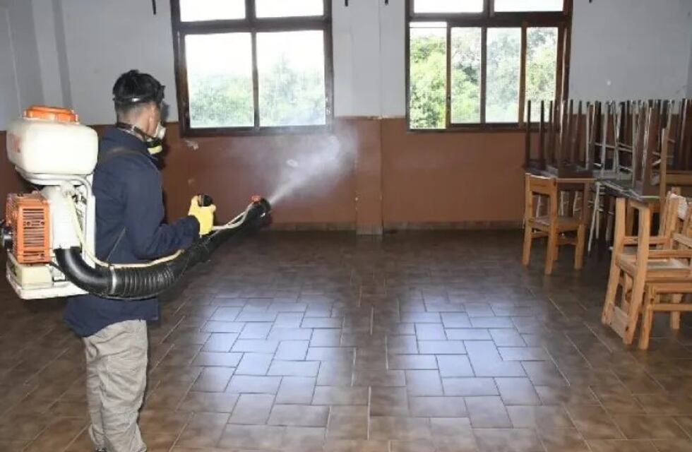 Operativos contra el dengue en Eldorado: se realizan operativos de fumigación en escuelas antes del inicio de clases