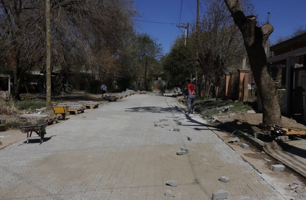 Plan de Conectividad en Colinas: nuevas calles adoquinadas en el distrito Oeste