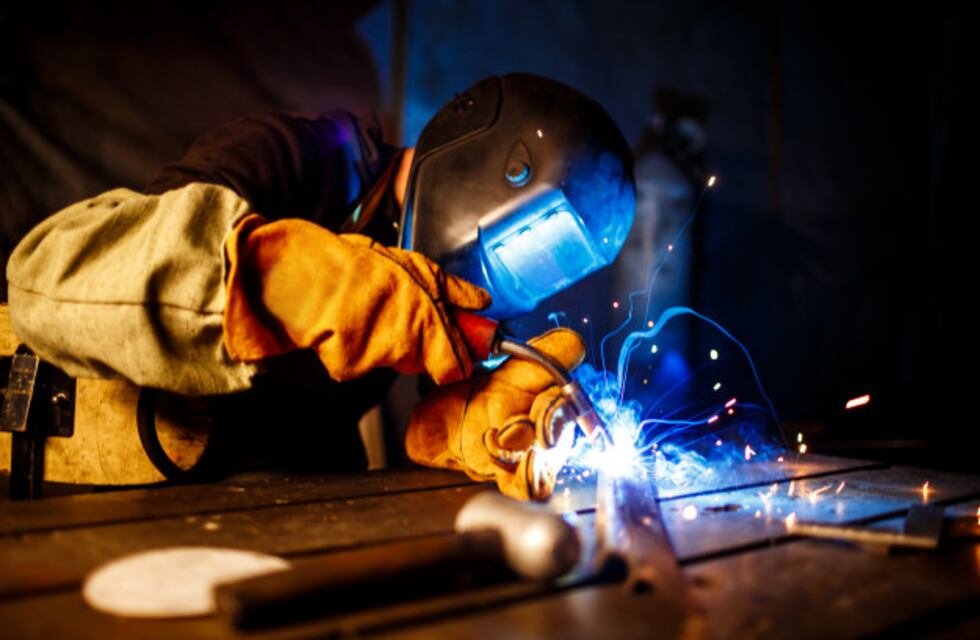 Según el Gobierno, la industria creció casi 10% en enero: resalta el crecimiento del sector automotor