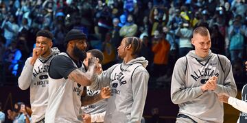 Los titulares del Team LeBron en el All Star Game: Antetokounmpo, James, Curry, DeRozan y Jokic.