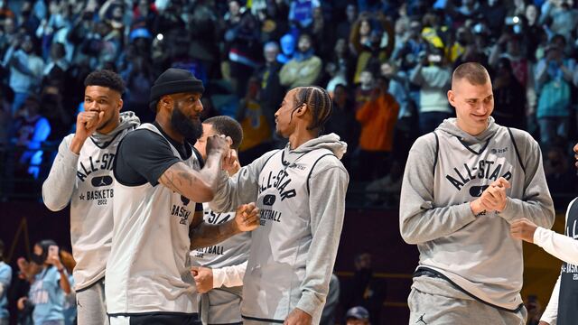 Los titulares del Team LeBron en el All Star Game: Antetokounmpo, James, Curry, DeRozan y Jokic.