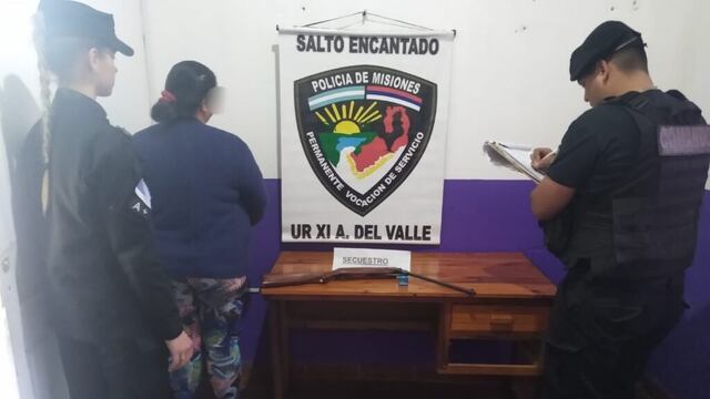 Salto Encantado: discutió con su vecina y la atacó con un rifle.