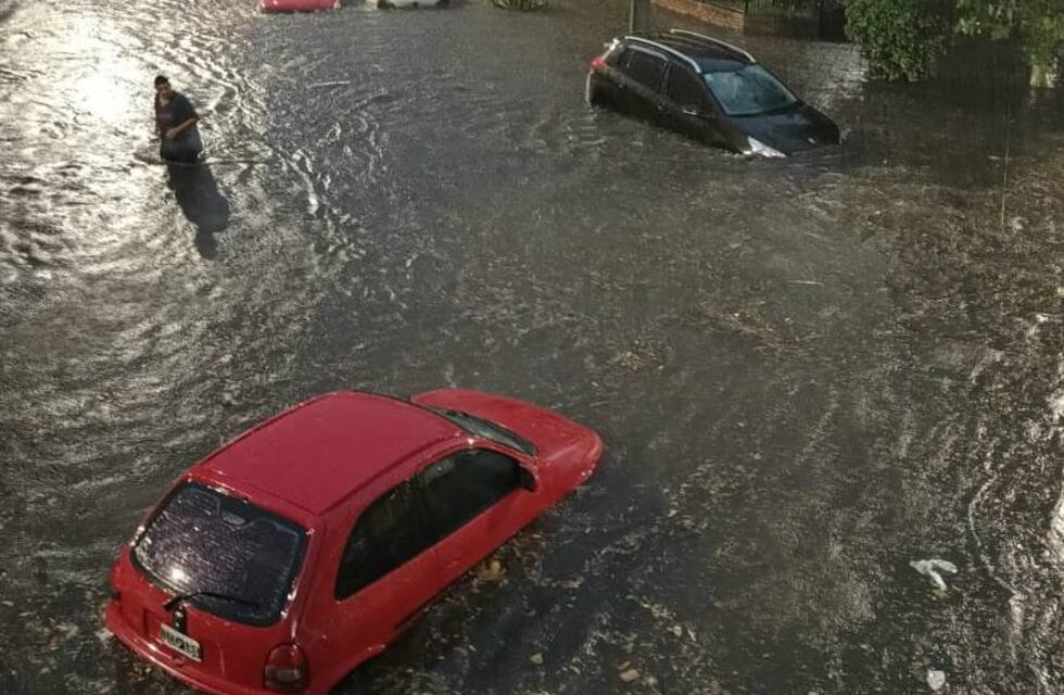 Las imágenes más impactantes del diluvio en el AMBA: destrozos, inundaciones y vuelos reprogramados