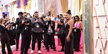 Sofia Carson en la alfombra roja. (AP)
