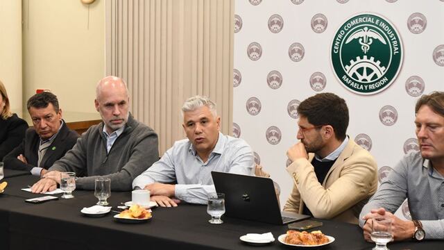 Mauricio Rizzotto, presidente del CCIRR, rodeado por Rodríguez Larreta y Pullaro.