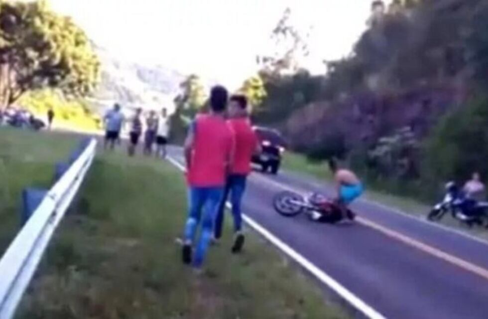 Corría una picada sin casco, despistó y está grave