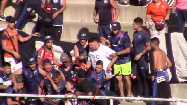 Graves incidentes entre hinchas de Independiente Rivadavia, causaron alertas en el partido por la copa Argentina ante Belgrano de Córdoba.