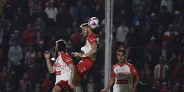 Franco Watson apareció solo por el medio y puso el 1-0 para Instituto sobre Temperley, en Alta Córdoba. (Ramiro Pereyra / La Voz)